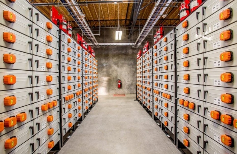 Deeper decarbonization via battery energy storage systems